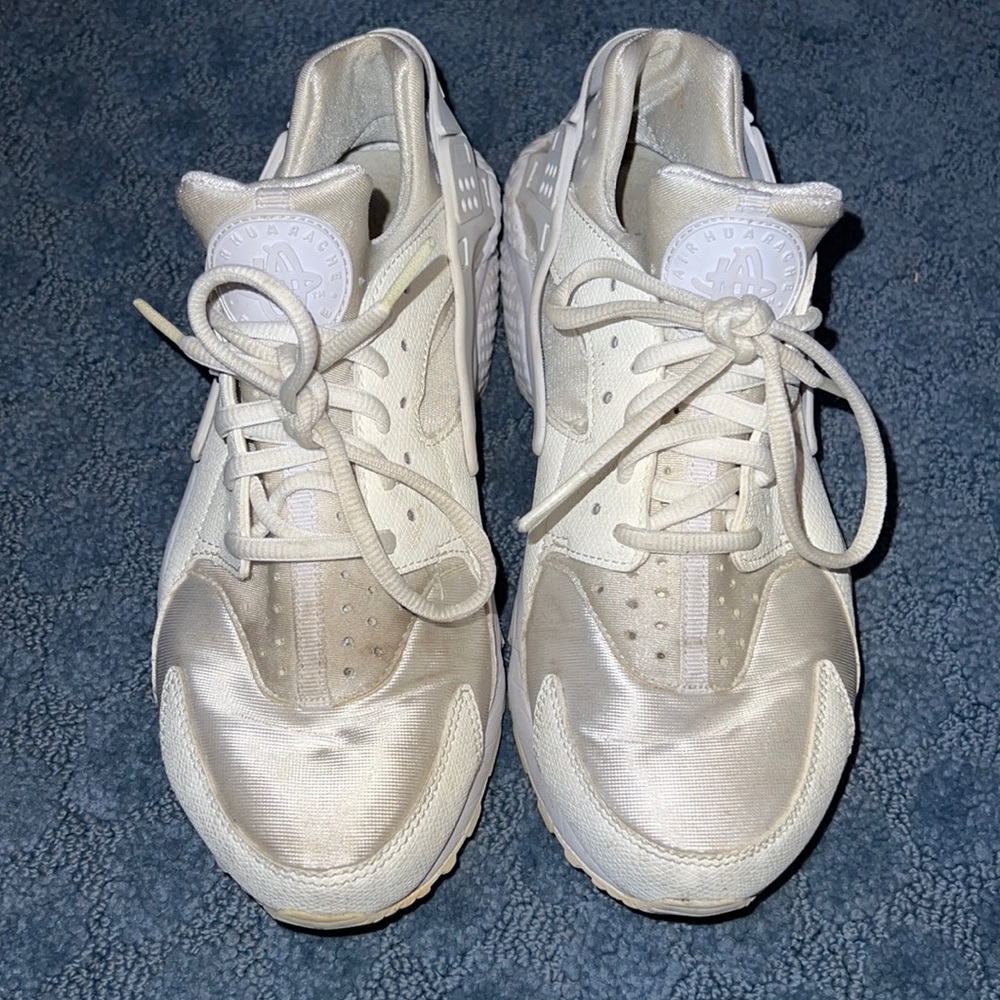 White Nike Air Hurrache Sneakers Size 8.5